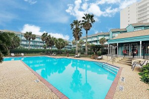 Pool-Apartments-For-Rent-Galveston-Oceanfront-Apartments-7820-Seawall-Boulevard-Galveston-TX-77551-409-215-0359-300x200